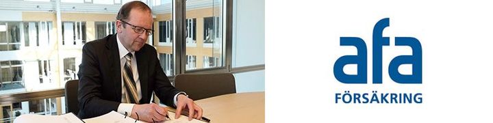 Anders Moberg, vd på Afa Försäkring, skriver under ansökan till Finansinspektionen om omvandlingen till tjänstepensionsföretag. Foto: Adam Fredholm