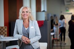 Malin Hussmo, rektor på Rytmus Örebro, ser fram emot att eleverna på skolan ska kunna välja dator som huvudinstrument. Fotograf: Rikard Westman. Fotorättigheter: Får publiceras i redaktionella sammanhang.