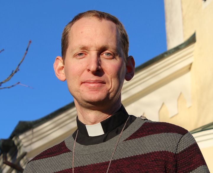 Axel Fors välkomnas som kyrkoherde i Ljungby pastorat. Foto: Alexander Teglbjærg