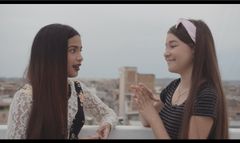 Arantza, 16 och Ana, 13 från Venezuela medverkar i dokumentärfilmen No Shame. Period - en film om mens, mod och hur livet förändras över en natt. Foto: Viktor Nordenskiöld/Plan International