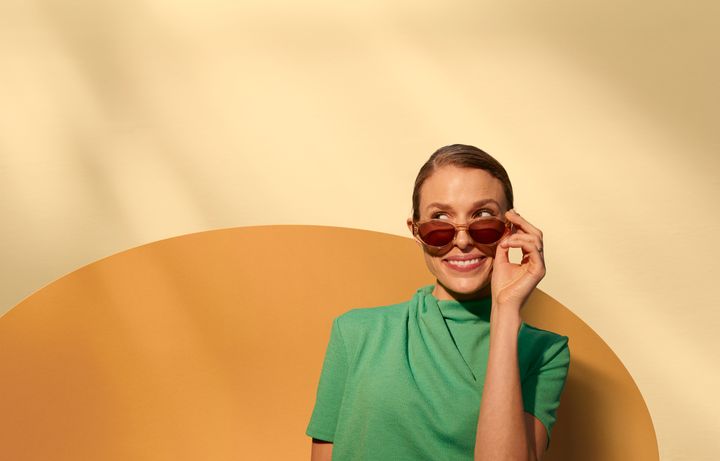 Stekheta solglasögontrenderna för sommarens smartaste trend – att skydda ögonen. Foto: Specsavers