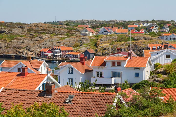 I Kronobergs län får bostadsköparna mest fritidshus för en miljon kronor – 60 kvadratmeter. Dyrast är stugorna i Stockholm, där samma summa endast ger 16 kvadratmeter boyta.