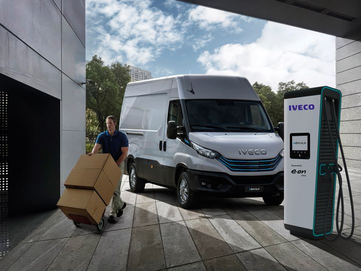 samarbetet ska ge kunden en integrerad lösning där IVECO levererar fordonet och E.ON förser och stöttar IVECO-kunderna med laddstationer i hela Skandinavien. Foto: IVECO