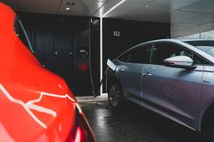 Audi charging hub. Ny position för laddkabeln för att underlätta vid laddning.