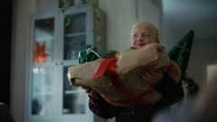 Med sin julkampanj vill IKEA lyfta fram glädjen i att ge något som kommer uppskattas och användas.