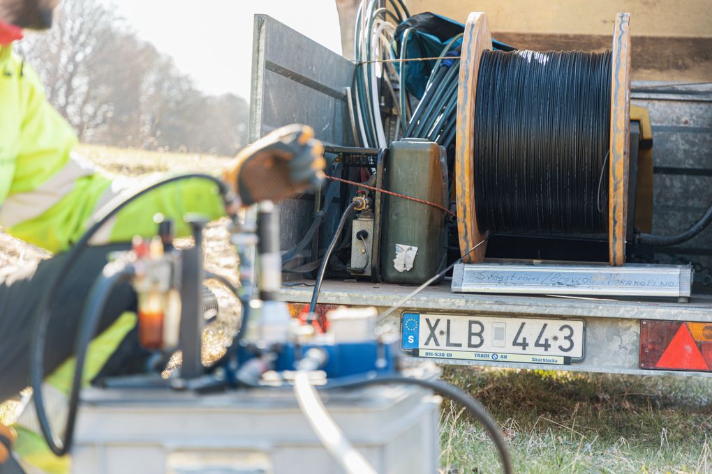 Installation av fiber för bredband, foto: Joakim Sjöholm, Tekniska verken