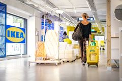 IKEA tar nu nästa steg i sin storsatsning på Stockholm genom att öppna ett 8 000 kvadratmeter stort cityvaruhus som sträcker sig över totalt fyra våningsplan i köpcentret Gallerian.