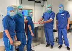 Invigning av överviktskirurgin vid Aleris Elisabethsjukhuset. Från vänster i bild: Carola Norén (enhetschef operation), Mimmi Johansson (operationssjuksköterska), Carina Blom  (operationssjuksköterska), Magnus Sundbom (kirurg) Richard Brahmstaedt (narkosläkare)