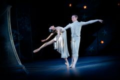 Kungliga Baletten är tillbaka med publikfavoriten Nötknäpparen. Foto: Markus Gårder