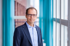 "Fortsätter installationerna av solel i samma takt som nu så når vi milstolpen 1 000 MW installerad solelseffekt i E.ONs elnät redan i höst. Det är en historisk utveckling vi ser inom solel," säger Martin Höhler, vd E.ON Energidistribution.