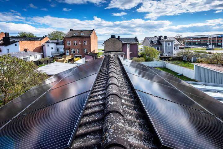Under första halvåret 2023 har E.ON haft lika många förfrågningar om installationer av solceller, som under hela 2022. Samtidigt bromsar anslutningen av vindkraft in.