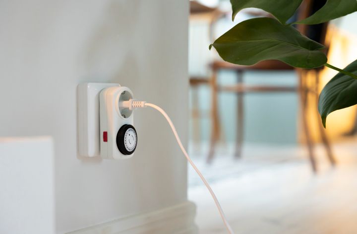 Distributionen av el minskar för tionde månaden i rad i E.ONs elnät.