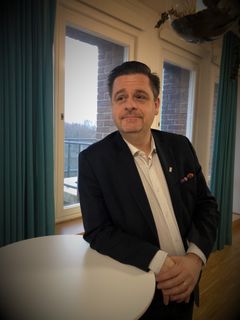 "Tillsammans ska vi utveckla nya standarder för intelligent laddning. Det är avgörande att vi använder förnybar energi," säger E.ONs Robert Tretinjak.