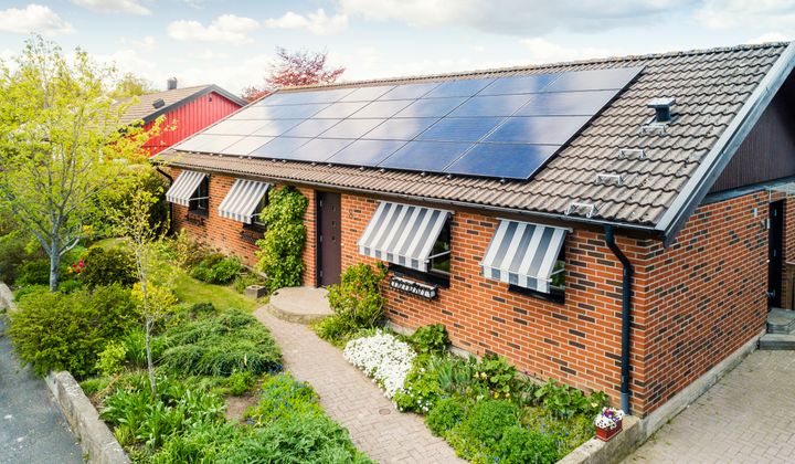 Klimatomställningen innebär att efterfrågan på el ökar explosionsartat under de närmaste åren, då hushåll, industrier och städer lämnar fossila bränslen. Kapaciteten i Sveriges elnät måste fördubblas till 2040. Det ställer stora krav på elnätet. Mellan åren 2024 och 2027 investerar E.ON cirka 23 miljarder kronor för att bygga ut sina elnät.