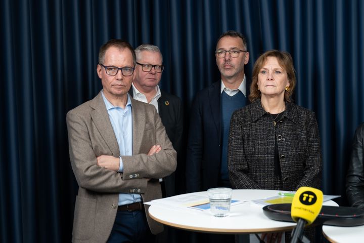 "Att verka för en omfattande utbyggnad av elnätskapacitet i Skåne är en strategiskt viktig investering för E.ON. Vi måste bygga snabbare och mer effektivt, men det är bara möjligt om alla involverade aktörer drar åt samma håll. Kommuner, regioner, myndigheter, markägare och företag behöver en samsyn på elnätens betydelse för energiomställning, tillväxt och beredskap, och här spelar Skånes Effektkommission NET en viktig roll," sade Martin Höhler, vd för E.ON Energidistribution, vid fredagens presskonferens.