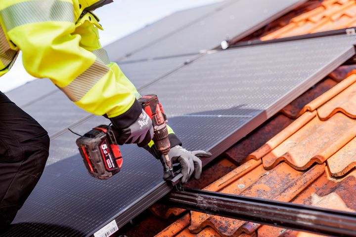 Näringslivet och hushållen elektrifieras i snabb takt, vilket ökar behovet av kapacitet. Under perioden 2024–2027 planerar E.ON att investera 23 miljarder kronor i elnätsförstärkningar – den största satsningen i företagets historia.