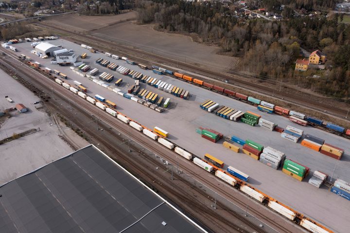 Eskilstuna kommun och E.ON Drive Infrastructure har tecknat avtal om att bygga en ny laddstation vid Eskilstuna kombiterminal, som därmed kan erbjuda tung lastbilstrafik tillgång till publik snabbladdning dygnet runt.