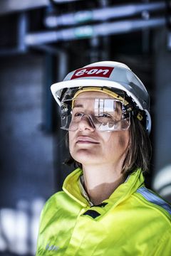 "Ackumulatortanken blir både en viktig komponent i energisystemet och en symbol för energiomställningen i Örebro," säger Azra Sapcanin, platschef på Åbyverket.