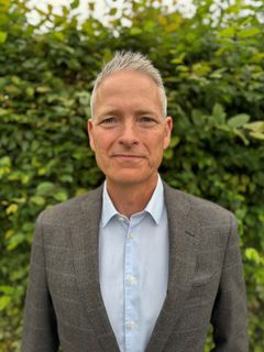 "Det handlar om att elektrifiera transportsektorn, möta ökad förbrukning i hem och industrier – och samtidigt kunna ta emot mer förnybar elproduktion," säger E.ONs regionchef, Henrik Sjöberg.