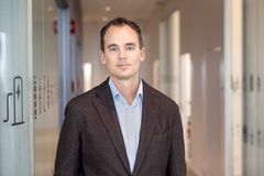 "Tillgång till el är en avgörande fråga för Malmös utveckling. När elnätet hänger med kan företag etablera sig, bostäder byggas och klimatomställningen accelerera. Den här investeringen är därför viktig långt utanför själva anläggningen," säger Philip Thunborg, stadsansvarig för Malmö på E.ON.