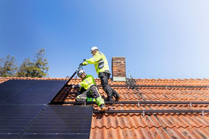 E.ON investerar 20 miljoner kronor i Hallsbergs elnät för att möta ett växande behov av el. Just nu motsvarar efterfrågan på ny elproduktion i kommunen cirka 270 MW – i nivå med elbehovet för en stad som Uppsala – samtidigt som intresset för energilager och ökad elanvändning är stort.