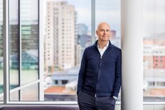 "När många människor gör något litet tillsammans kan det få stor betydelse. Det här handlar om att visa att förändring börjar nära oss själva, i våra kvarter och på våra gator," säger E.ONs vd, Johan Mörnstam.