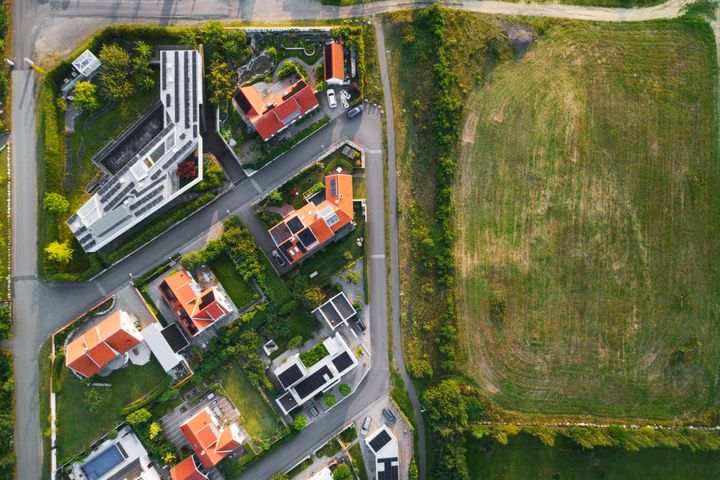 E.ON fortsätter utveckla den lokala flexibilitetsmarknaden i Halland för att använda elnätet smartare, frigöra kapacitet och möjliggöra snabbare elektrifiering genom bättre samspel mellan elproduktion, lagring och användning.