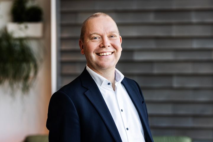 "Jag ser mycket fram emot att ta mig an rollen som chef för Lokalnät. Elektrifieringen av samhället innebär stora möjligheter men också stora utmaningar för elnäten, och jag ser fram emot att tillsammans med kollegorna fortsätta utveckla verksamheten för att möta kundernas och samhällets behov framåt," säger Christian Roos, som tillträder den 1 augusti.
