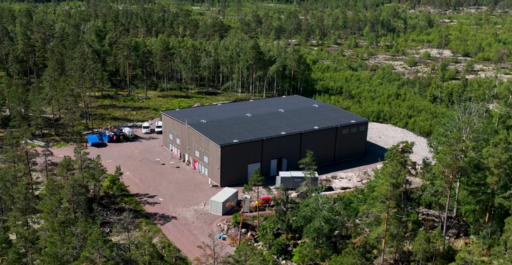 E.ONs nya transformatorstation i Karlshammar byggs som en testbädd för hållbart elnätsbyggande. Genom bland annat trästomme, återbrukade komponenter och fossilfria lösningar beräknas klimatpåverkan minska med upp till 121 ton koldioxidekvivalenter jämfört med ett konventionellt stationsbygge.