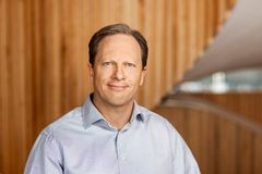 "Karlshammarstationen ger oss möjlighet att pröva lösningar som kan minska klimatpåverkan och ge oss erfarenheter att ta med till kommande projekt," säger Mats Tullgren, regionnätchef på E.ON.