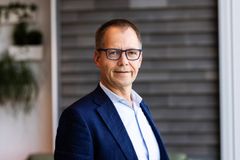 "Malmöregionen har gått från att förknippas med brist på elnätskapacitet till att ha betydligt bättre förutsättningar för tillväxt och elektrifiering än många fortfarande känner till. Med investeringarna i Sege, Sjölunda och Oljehamnen stärker vi tre strategiskt viktiga delar av stadens elinfrastruktur samtidigt," säger Martin Höhler, vd för E.ON Energidistribution.
