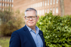 "Det här är en strategiskt viktig investering för Blekinges elförsörjning. Ledningen mellan Hemsjö och Karlskrona utgör en viktig reservförbindelse i regionnätet och bidrar till att minska sårbarheten vid störningar eller avbrott," säger Peter Hjalmar, regionchef syd på E.ON.