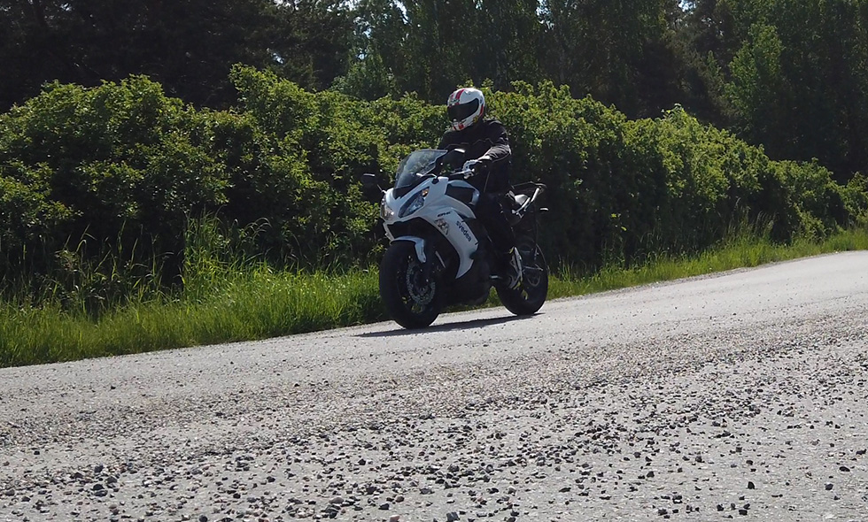 Se upp för löst grus på vägen i påsk.