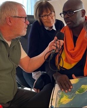 Björn Fridlund intervjuar Lilian Thuram via tolk.