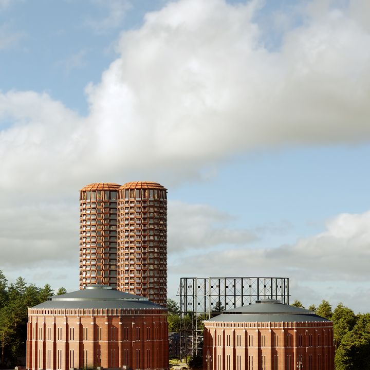 Det nya landmärket Stadsljus med de gamla gasklockorna i förgrunden