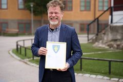 Micael Pettersson är rektor på en av Stockholms största skolor och jobbar med nyfikenhet, glädje, hopp och humor. Foto: Pelle Mårtenson.