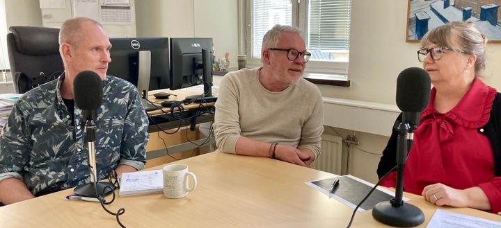 Peter Bragner, Björn Fridlund och Katrin Lilliehöök i Skolpodden i Stockholm.