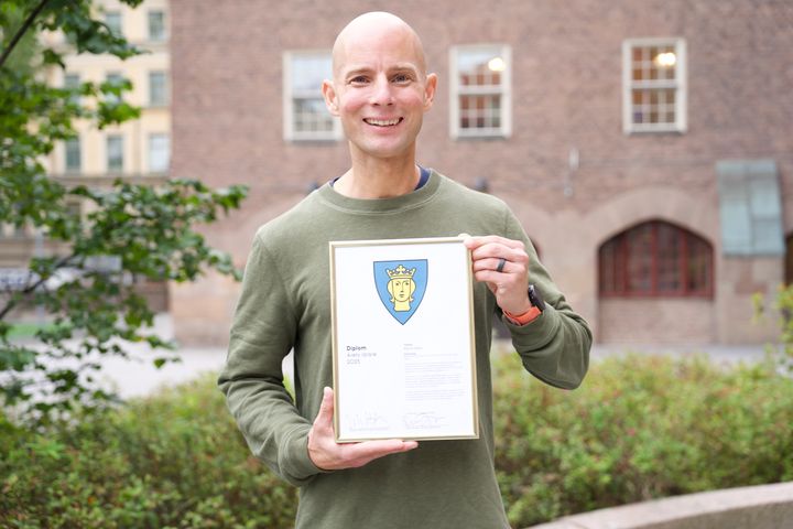 Patrik Mårdh vill att eleverna alltid ska mötas av glädje, energi och struktur. Varje lektion ska kännas inspirerande, tydlig och givande. Foto: Pelle Mårtenson