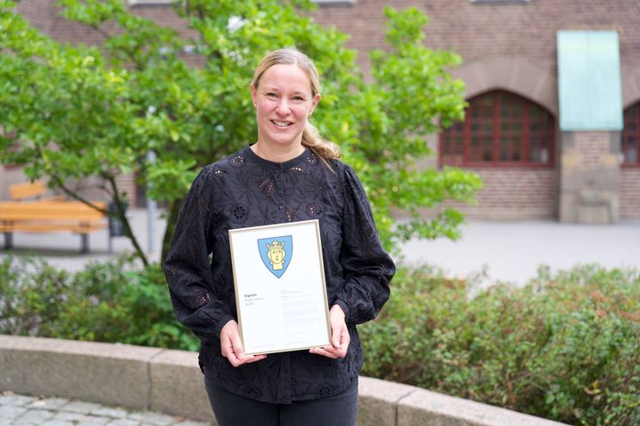 Ann-Sofi Pettersson på Östra Real får utmärkelsen Årets rektor på gymnasiet. På Östra Reals gymnasium finns också Patrik Mårdh som fått priset Årets lärare på gymnasiet. Foto: Pelle Mårtenson.