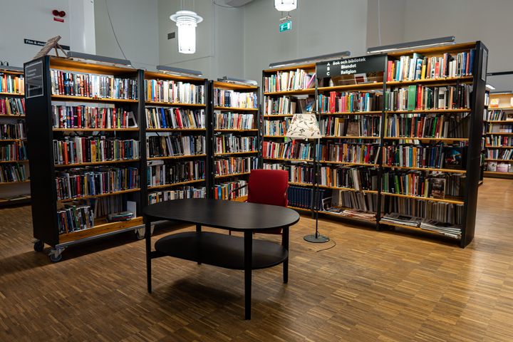 Interiör från Farsta bibliotek. Foto: Andreas Nur