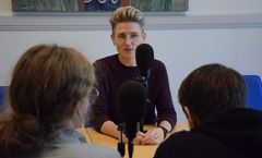 Elever från S:t Eriks gymnasium ställer frågor till Lina Lundström, Stockholms stads barnombudsman. Foto: Martina Lobos Galvez