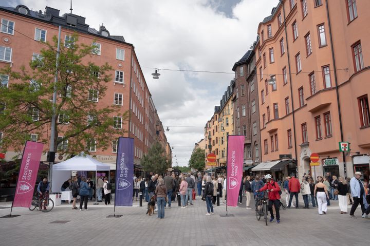 Rörstrandsgatan med mycket människor.