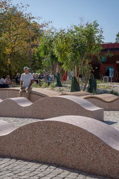 Betongfundament på torget.