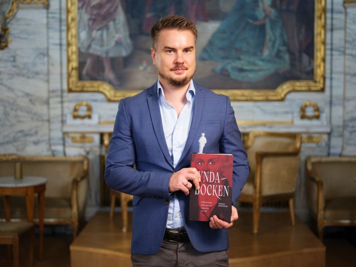 Syndabocken, skriven av debutanten Tomas Eriksson, är nominerad till årets fackbok. Omslaget är formgivet av Beatrice Bohman. Foto: Andreas Sundbom, AXL media