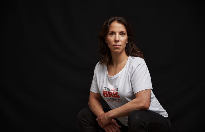 Bris och Bris ambassadör Charlotte Kalla utmanar vuxna att gå 116 111 steg för barns rätt att må bra.