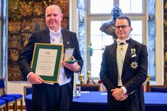 Claes Magnusson, Hestra tar emot Näringslivsmedaljen från H.K.H. Prins Daniel på Kungliga Patriotiska Sällskapets årshögtid 2025.