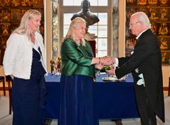 Matilda Milton, Carina Milton och Hans Majestät Konungen Carl XVI Gustaf.