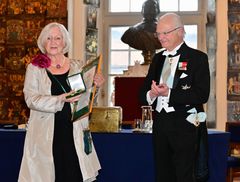 Inga-Britt Ahlenius och Hans Majestät Konungen Carl XVI Gustaf
