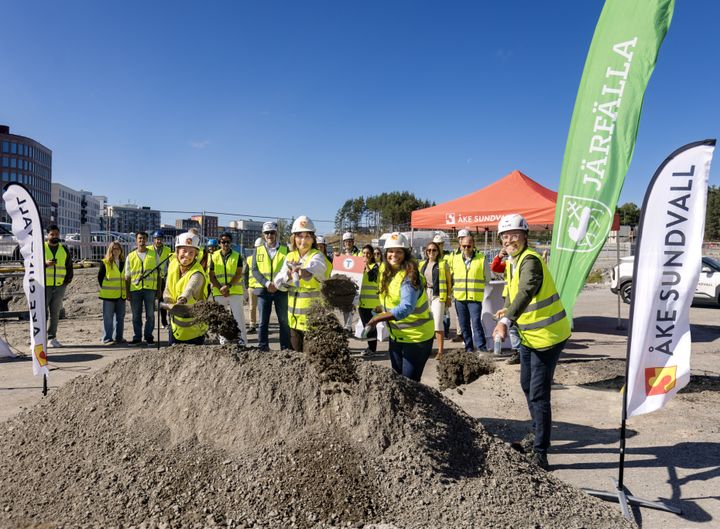 Spadtag för nytt kvarter vid tunnelbanan