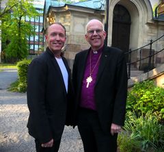 Mattias Klum och ärkebiskop Martin.